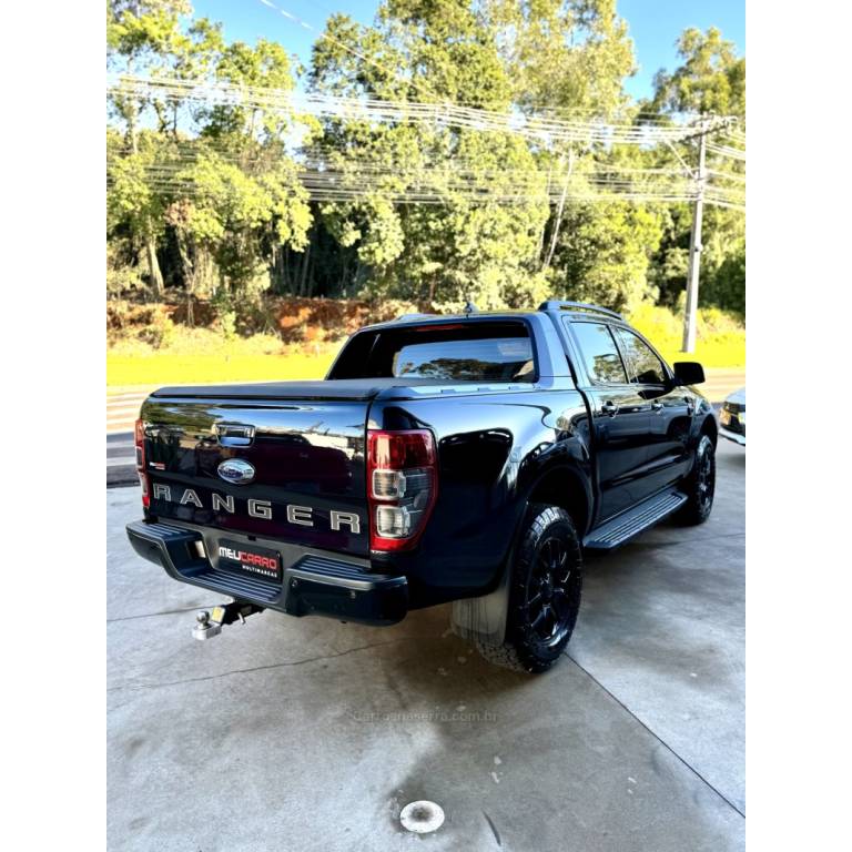 FORD - RANGER - 2022/2023 - Preta - R$ 169.900,00