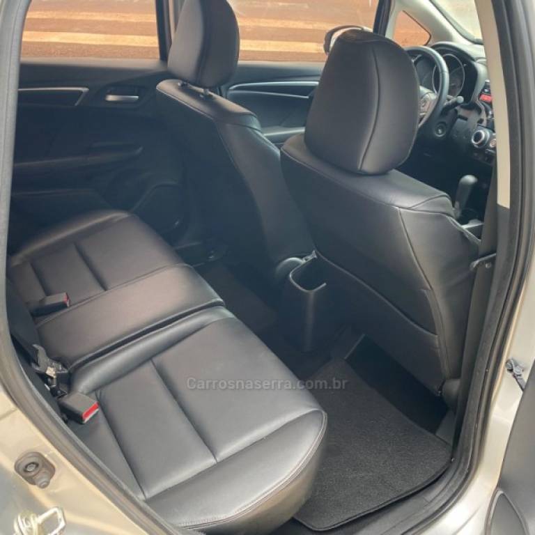 HONDA - FIT - 2016/2016 - Prata - R$ 75.900,00