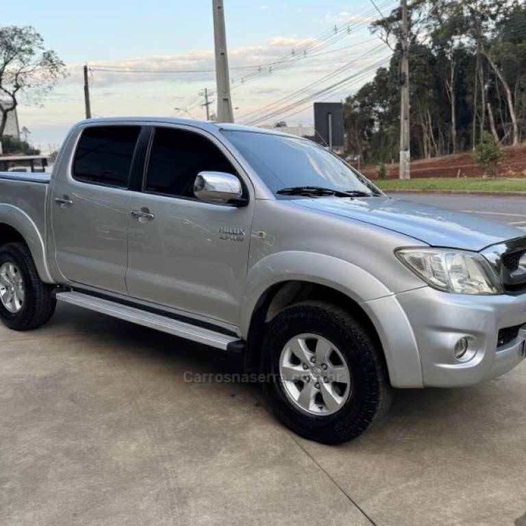 TOYOTA - HILUX - 2008/2009 - Prata - R$ 89.900,00
