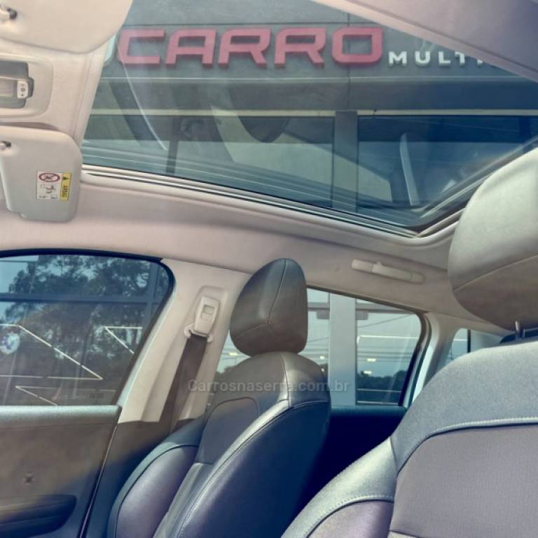 PEUGEOT - 2008 - 2015/2016 - Prata - R$ 56.900,00