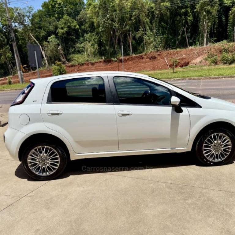 FIAT - PUNTO - 2014/2015 - Branca - R$ 45.900,00