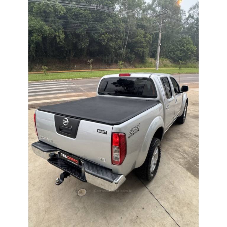 NISSAN - FRONTIER - 2011/2012 - Prata - R$ 83.900,00