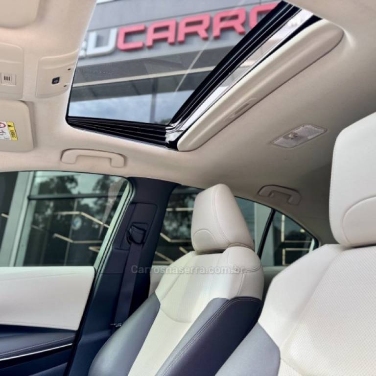 TOYOTA - COROLLA - 2021/2021 - Branca - R$ 139.900,00