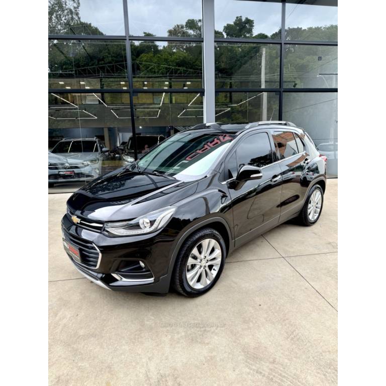 CHEVROLET - TRACKER - 2017/2018 - Preta - R$ 92.900,00
