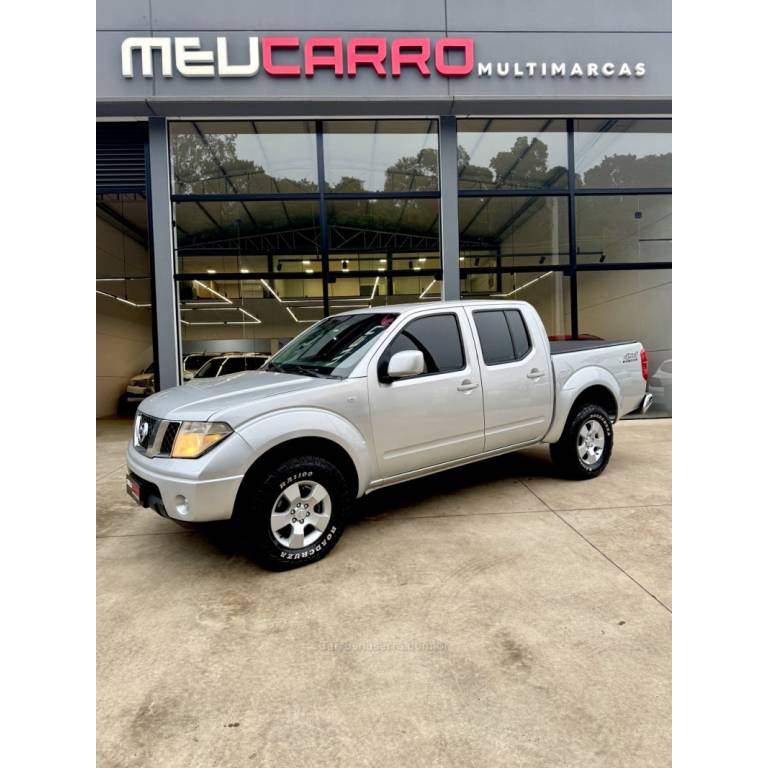 NISSAN - FRONTIER - 2011/2012 - Prata - R$ 83.900,00
