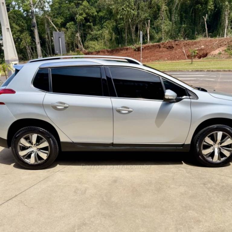 PEUGEOT - 2008 - 2015/2016 - Prata - R$ 56.900,00