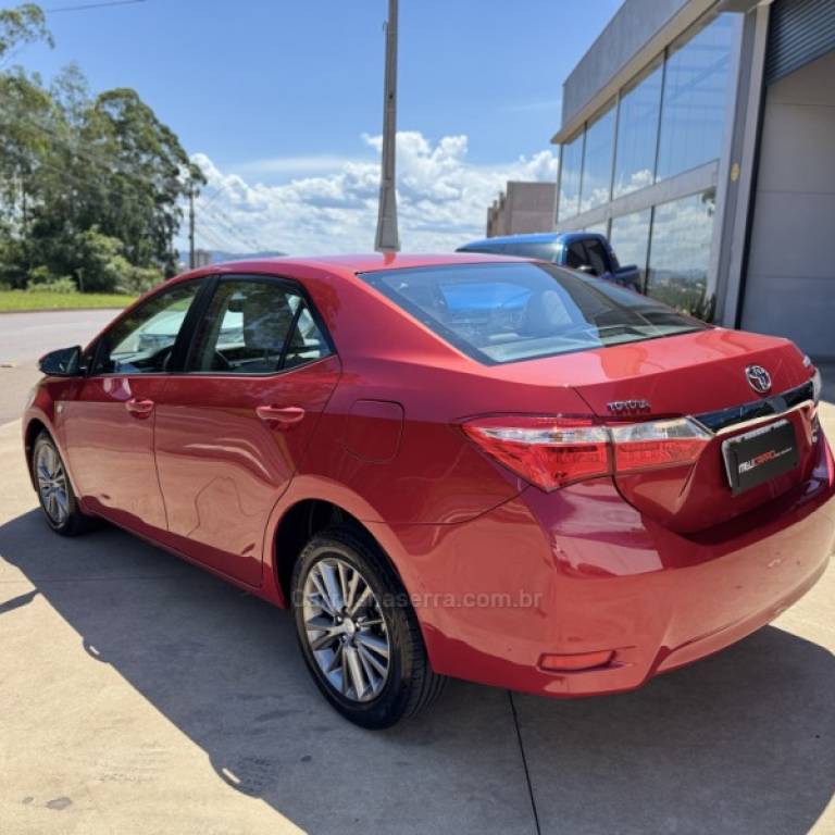 TOYOTA - COROLLA - 2015/2016 - Vermelha - R$ 94.900,00