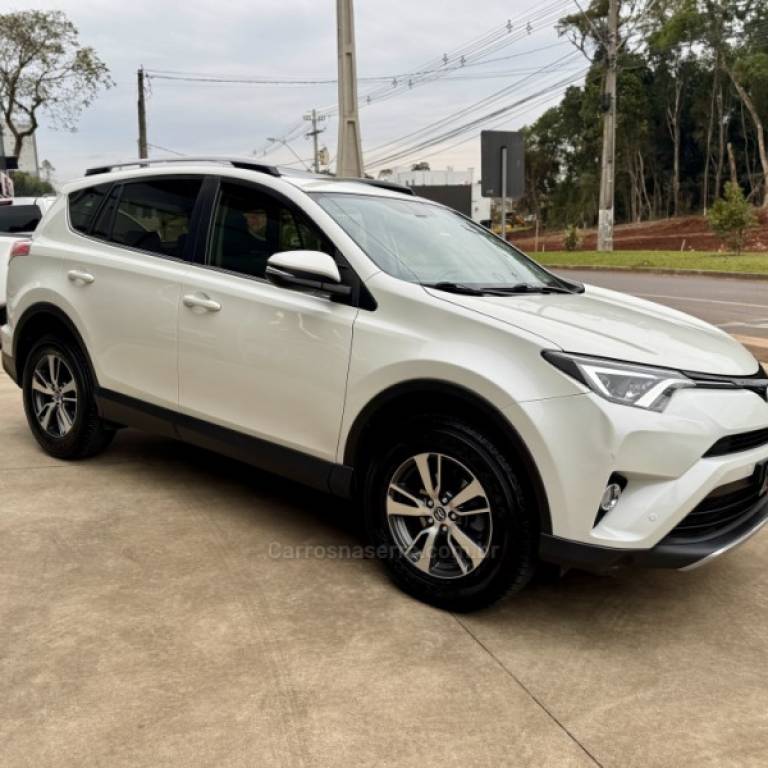 TOYOTA - RAV4 - 2018/2018 - Branca - R$ 129.900,00