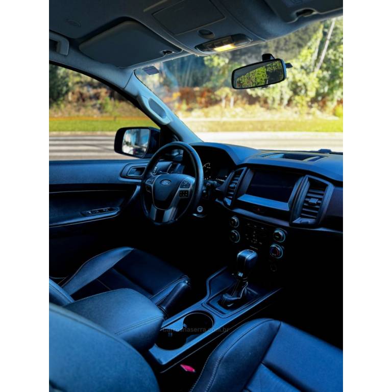 FORD - RANGER - 2022/2023 - Preta - R$ 169.900,00