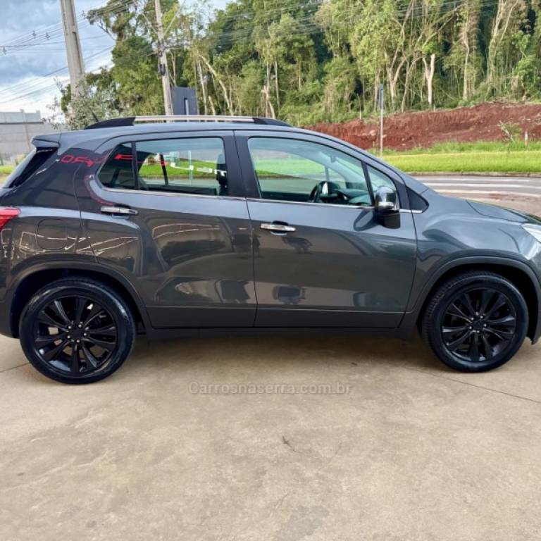 CHEVROLET - TRACKER - 2018/2019 - Cinza - R$ 93.900,00