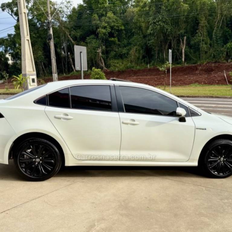 TOYOTA - COROLLA - 2021/2021 - Branca - R$ 139.900,00