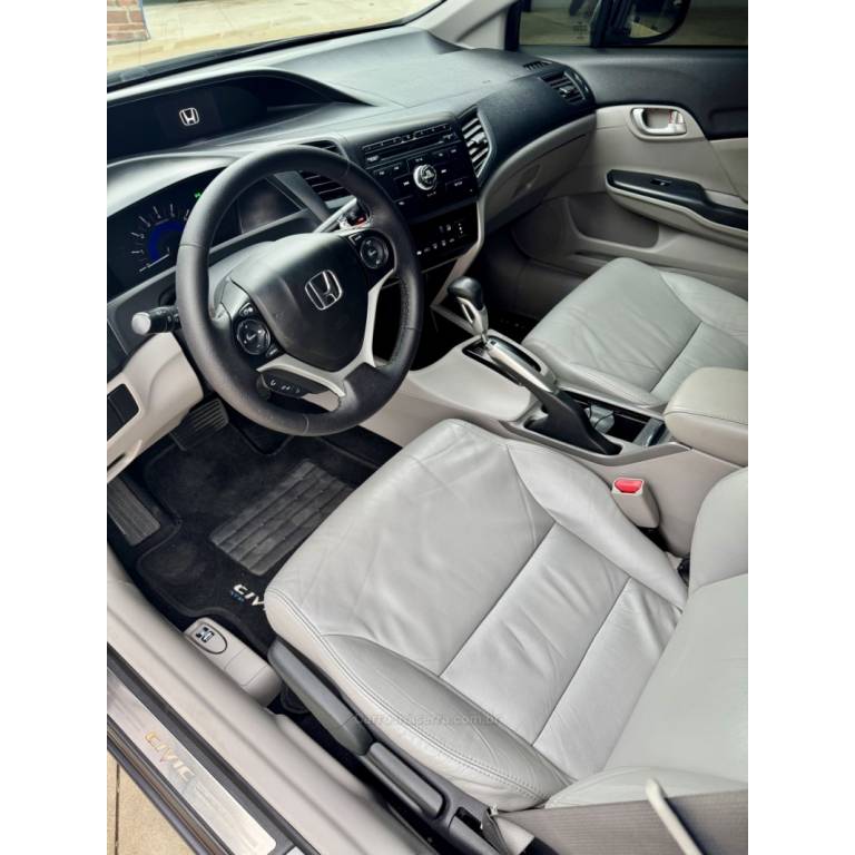 HONDA - CIVIC - 2015/2016 - Cinza - R$ 83.900,00