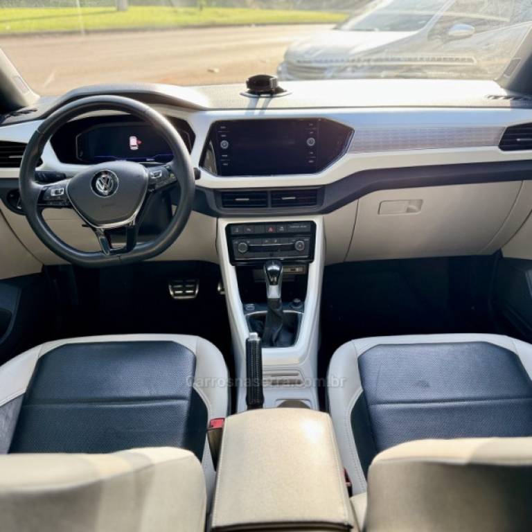 VOLKSWAGEN - T-CROSS - 2020/2020 - Cinza - R$ 109.900,00