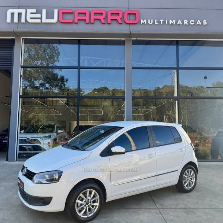 VOLKSWAGEN - FOX - 2012/2013 - Branca - R$ 41.900,00