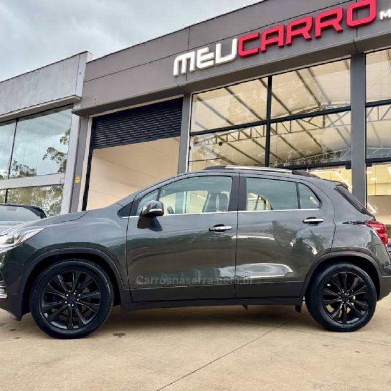 CHEVROLET - TRACKER - 2018/2019 - Cinza - R$ 93.900,00