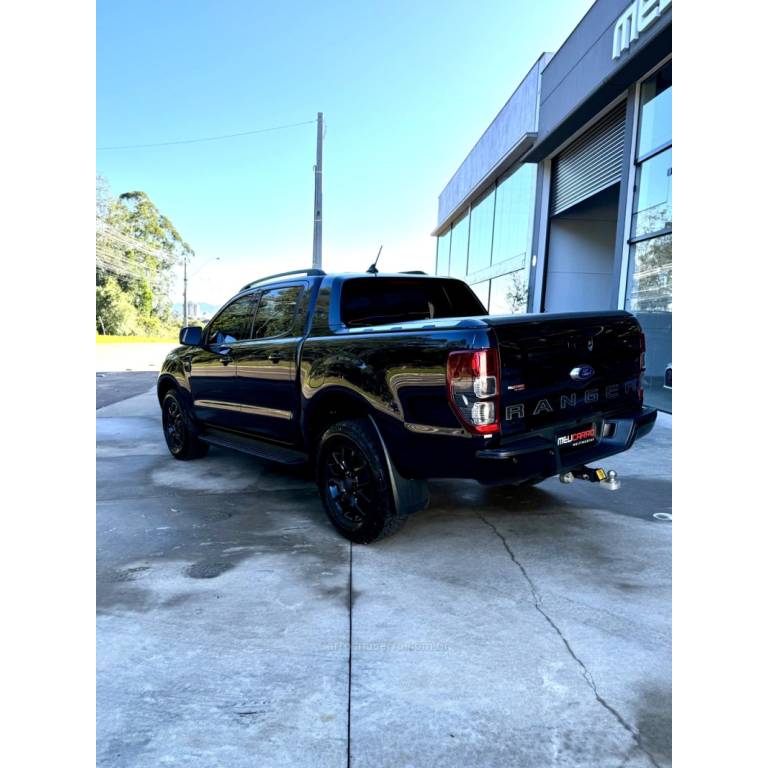 FORD - RANGER - 2022/2023 - Preta - R$ 169.900,00