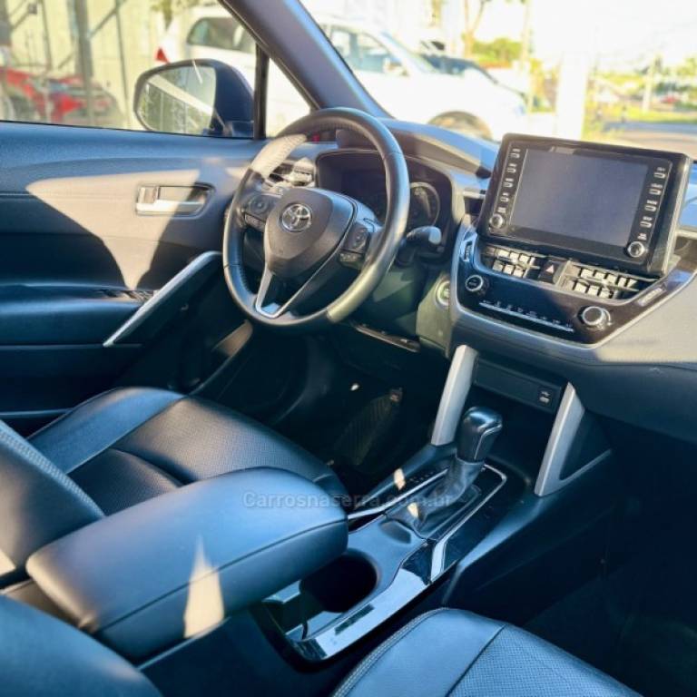 TOYOTA - COROLLA - 2021/2022 - Vermelha - R$ 139.900,00