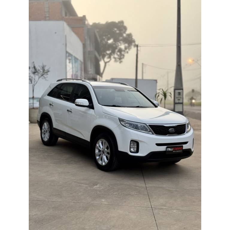 KIA MOTORS - SORENTO - 2014/2015 - Branca - Sob Consulta