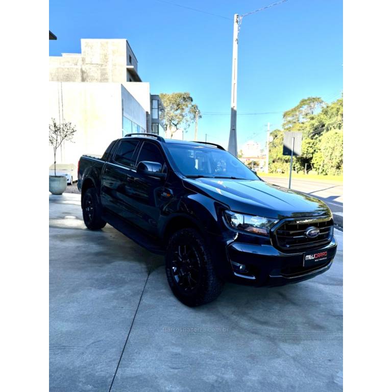 FORD - RANGER - 2022/2023 - Preta - R$ 169.900,00