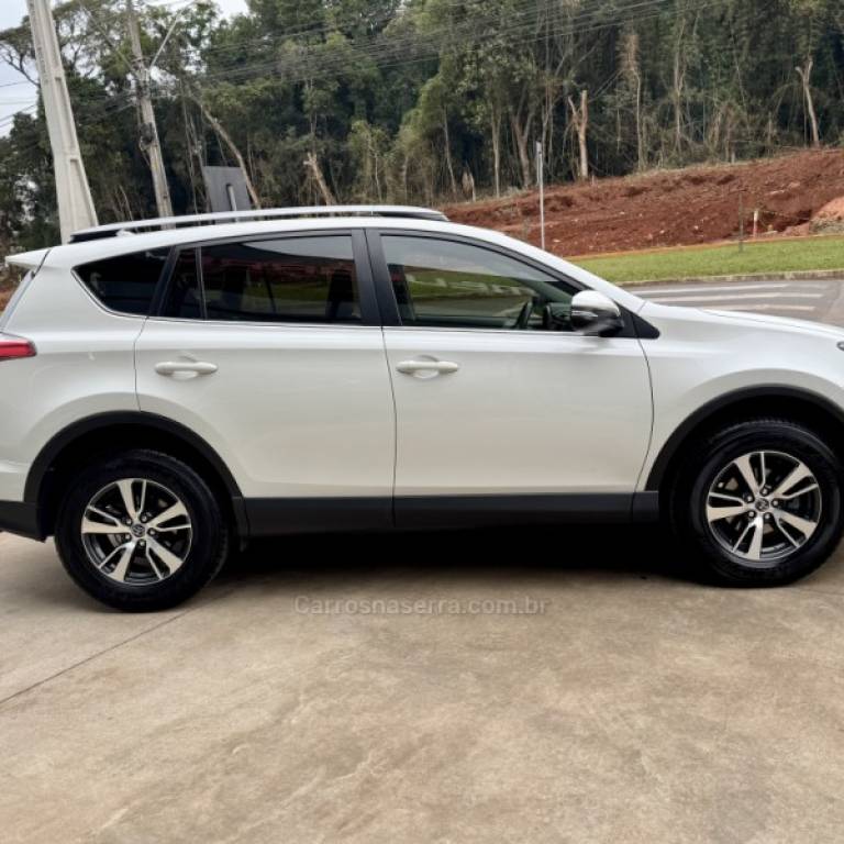 TOYOTA - RAV4 - 2018/2018 - Branca - R$ 129.900,00