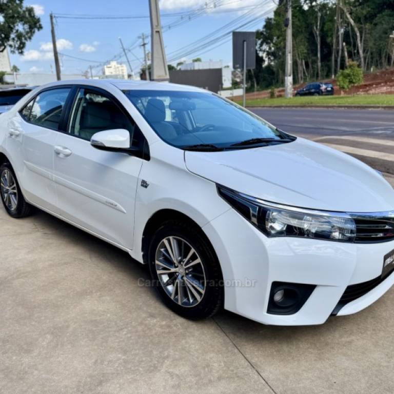 TOYOTA - COROLLA - 2014/2015 - Branca - R$ 88.900,00