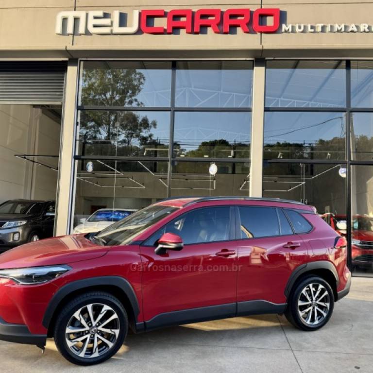 TOYOTA - COROLLA - 2021/2022 - Vermelha - R$ 139.900,00