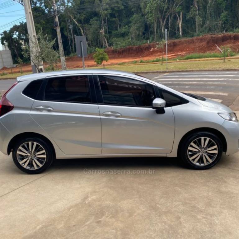 HONDA - FIT - 2016/2016 - Prata - R$ 75.900,00