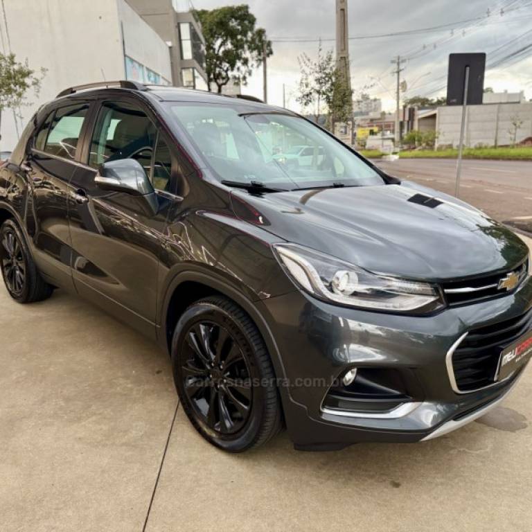 CHEVROLET - TRACKER - 2018/2019 - Cinza - R$ 93.900,00