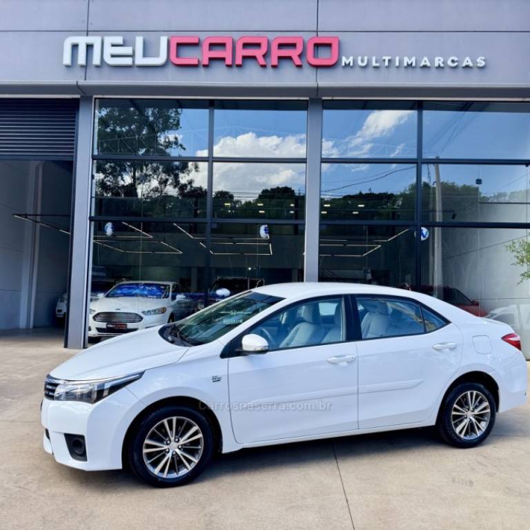 TOYOTA - COROLLA - 2014/2015 - Branca - R$ 88.900,00