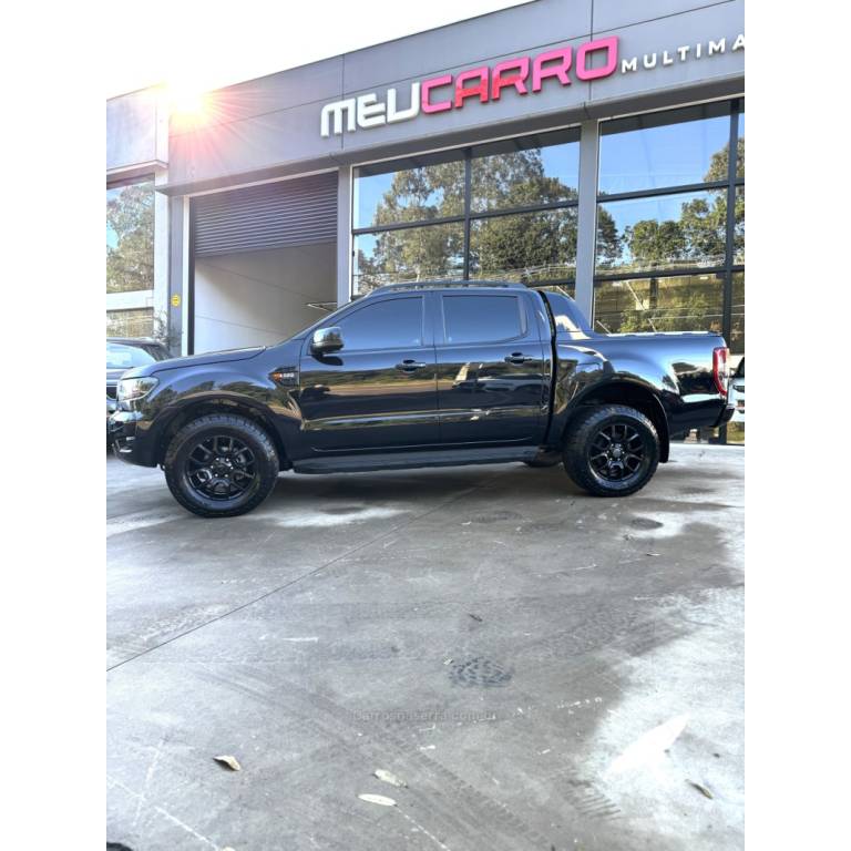 FORD - RANGER - 2022/2023 - Preta - R$ 169.900,00
