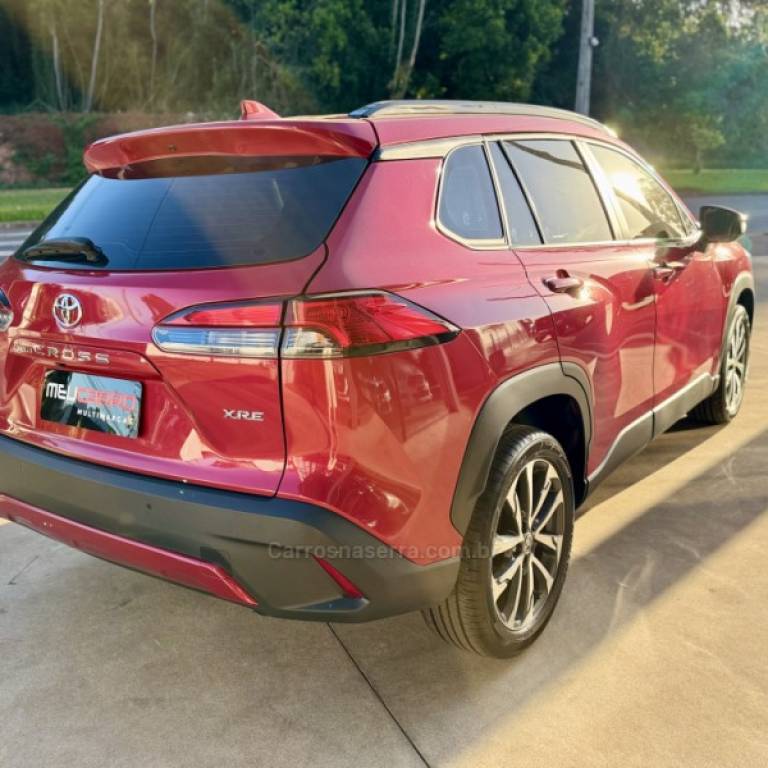 TOYOTA - COROLLA - 2021/2022 - Vermelha - R$ 139.900,00