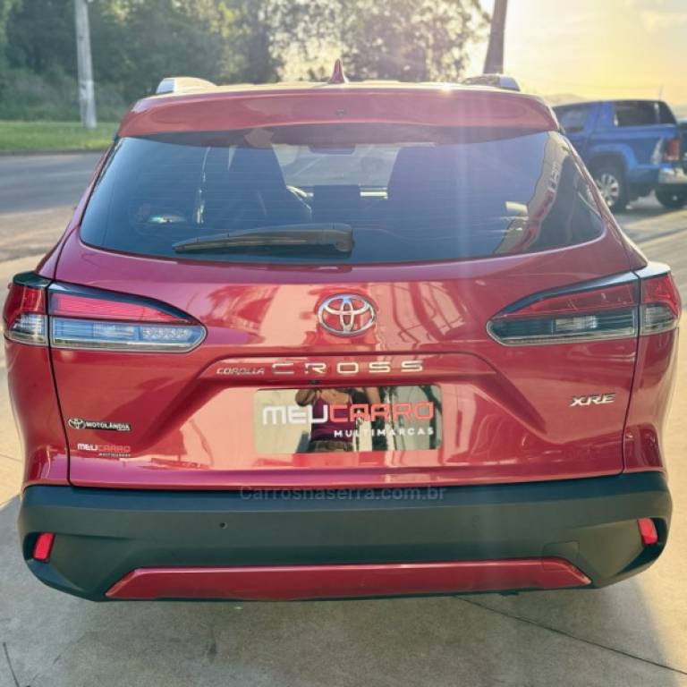 TOYOTA - COROLLA - 2021/2022 - Vermelha - R$ 139.900,00