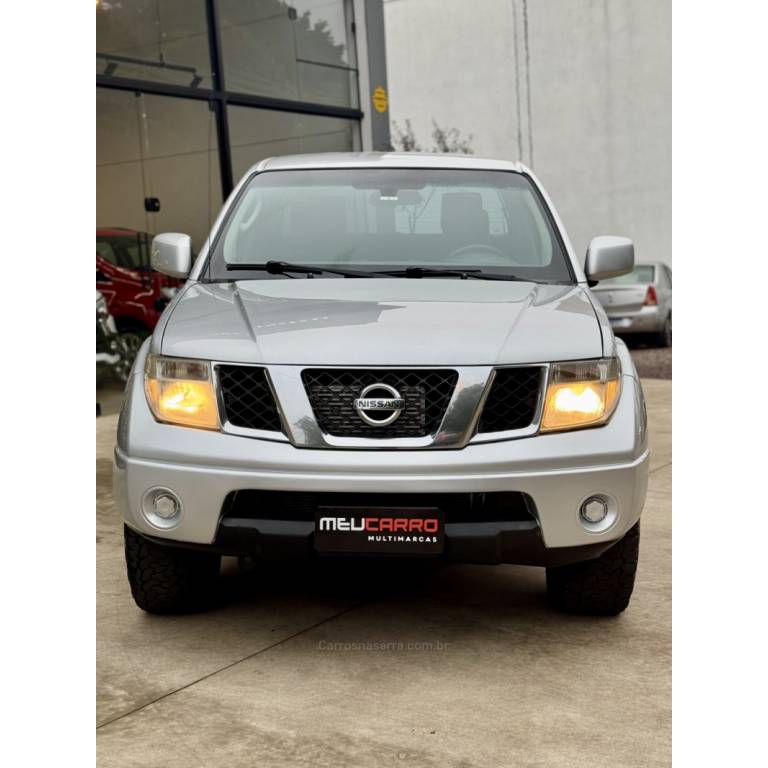 NISSAN - FRONTIER - 2011/2012 - Prata - R$ 83.900,00
