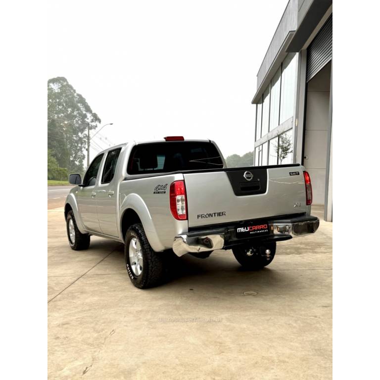 NISSAN - FRONTIER - 2011/2012 - Prata - R$ 83.900,00