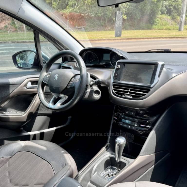 PEUGEOT - 2008 - 2015/2016 - Prata - R$ 56.900,00