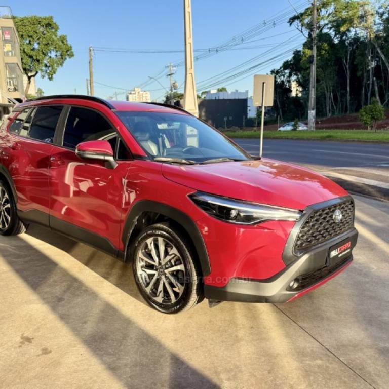 TOYOTA - COROLLA - 2021/2022 - Vermelha - R$ 139.900,00