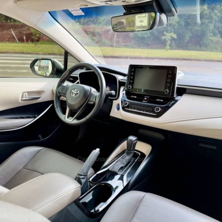 TOYOTA - COROLLA - 2021/2021 - Branca - R$ 139.900,00