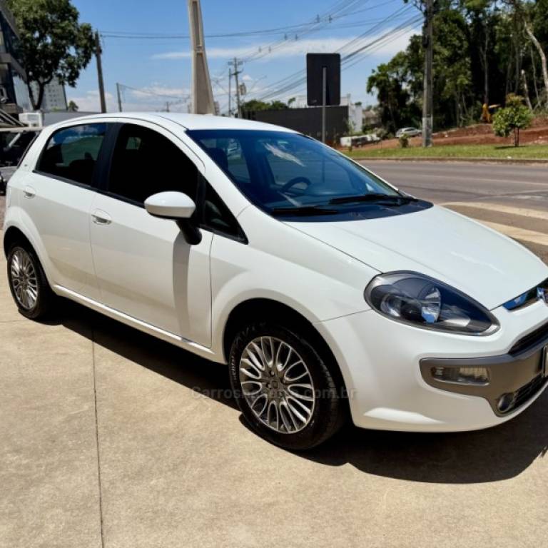 FIAT - PUNTO - 2014/2015 - Branca - R$ 45.900,00