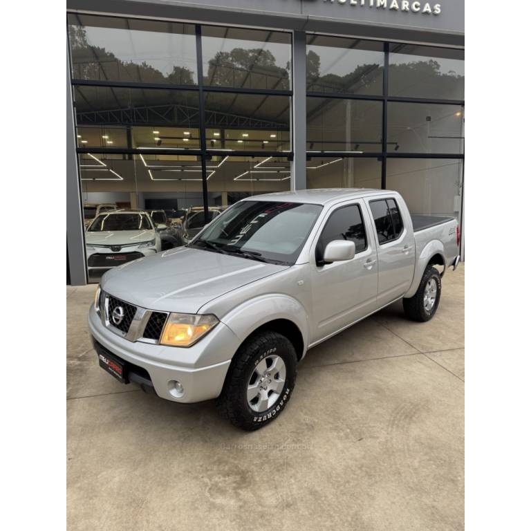 NISSAN - FRONTIER - 2011/2012 - Prata - R$ 83.900,00