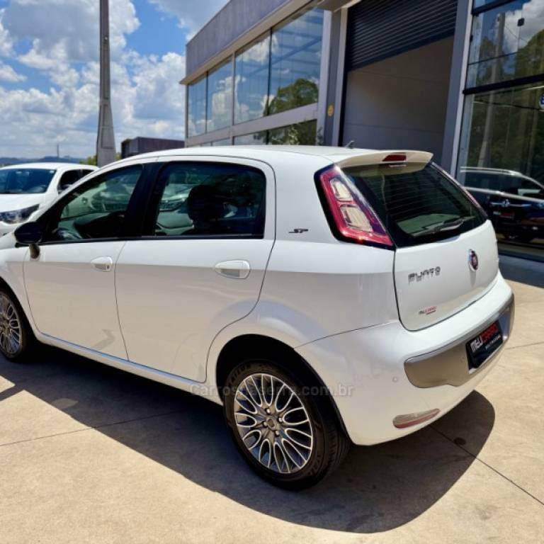 FIAT - PUNTO - 2014/2015 - Branca - R$ 45.900,00
