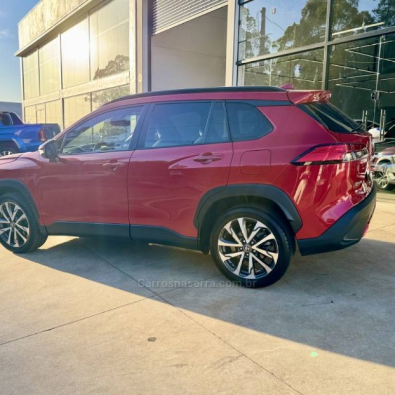 TOYOTA - COROLLA - 2021/2022 - Vermelha - R$ 139.900,00