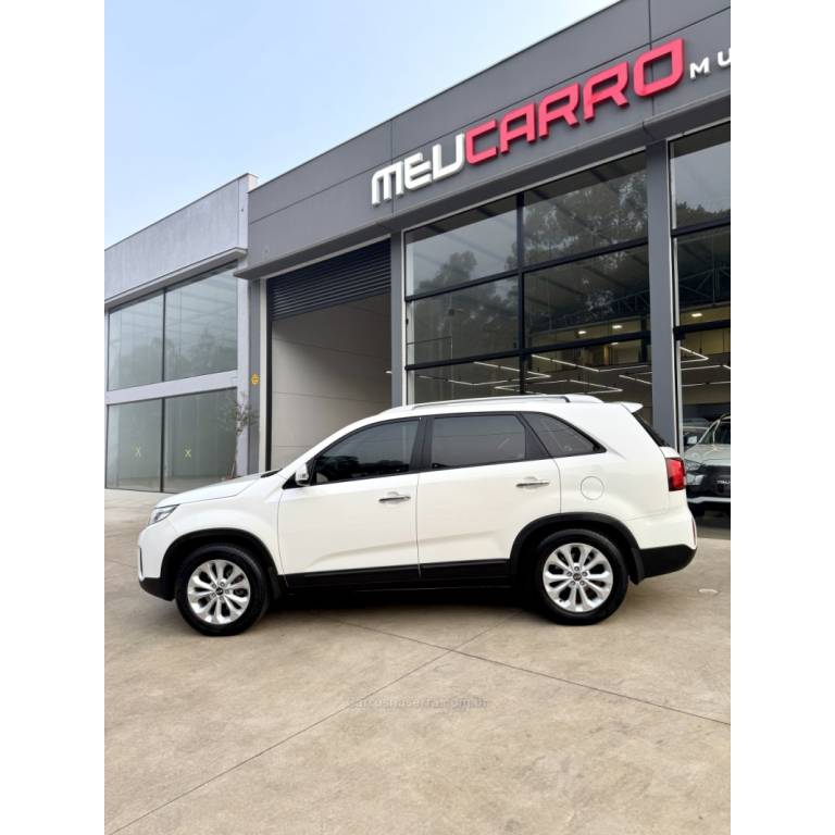 KIA MOTORS - SORENTO - 2014/2015 - Branca - Sob Consulta