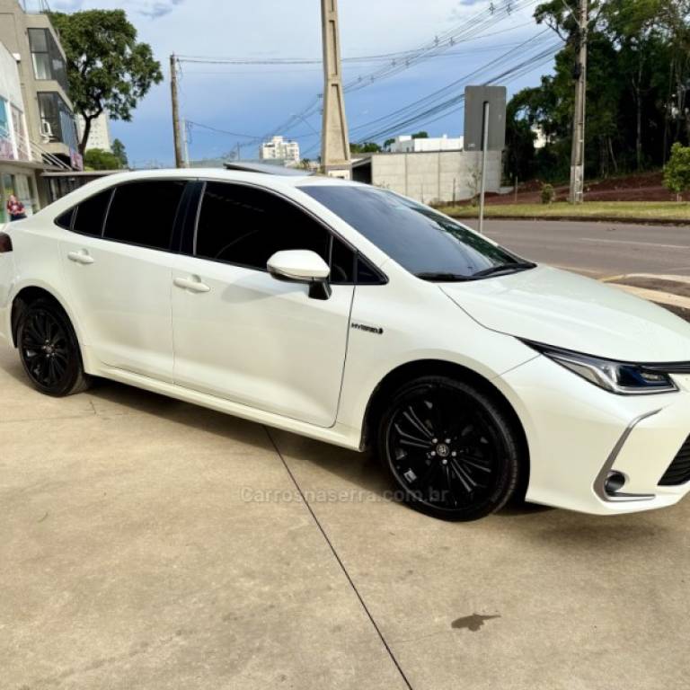 TOYOTA - COROLLA - 2021/2021 - Branca - R$ 139.900,00
