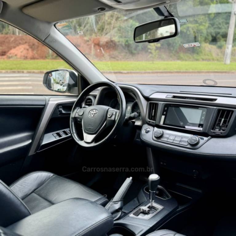 TOYOTA - RAV4 - 2018/2018 - Branca - R$ 129.900,00