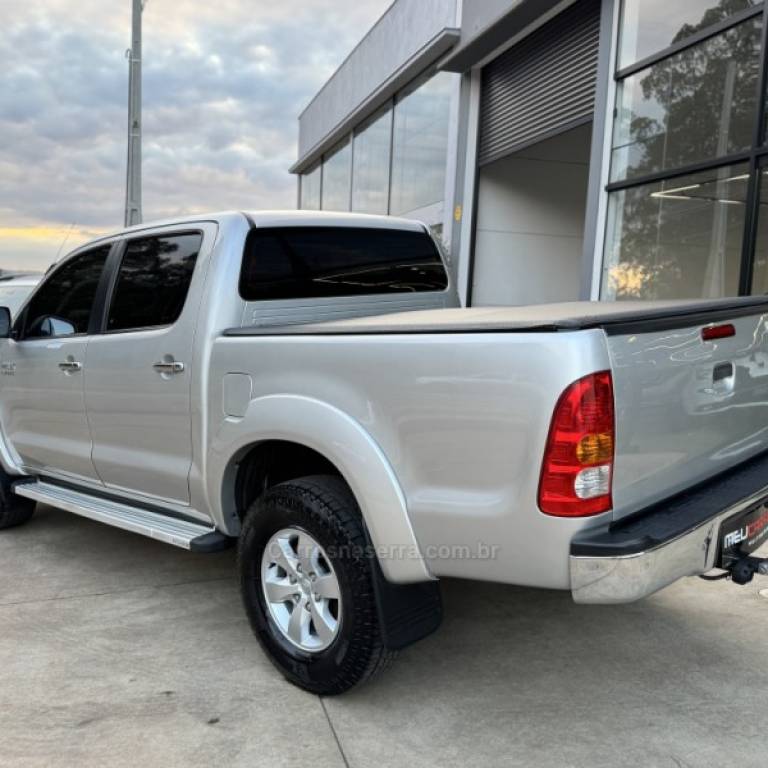 TOYOTA - HILUX - 2008/2009 - Prata - R$ 89.900,00