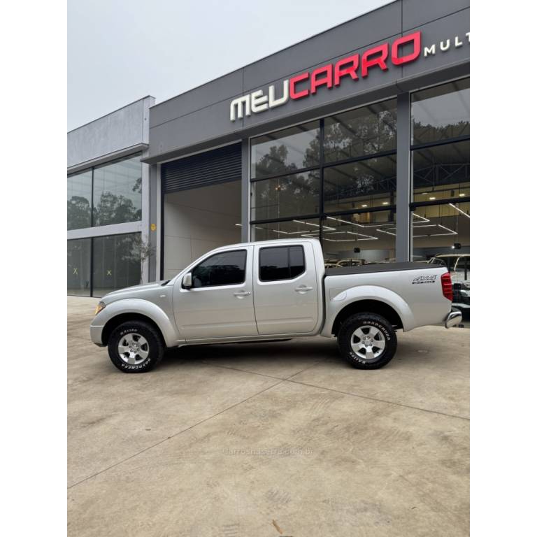 NISSAN - FRONTIER - 2011/2012 - Prata - R$ 83.900,00